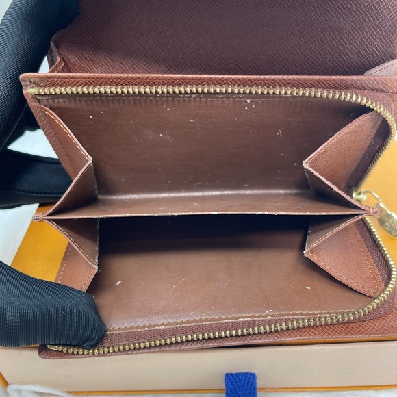 LV Tressor Wallet - Picture 13 of 14